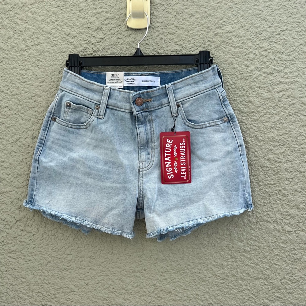 Levi high waisted shorts